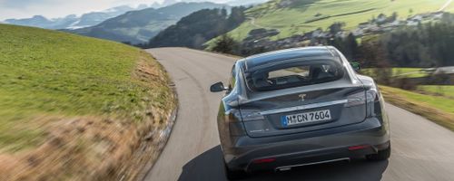 When will New Zealand switch to 100% electric vehicle imports?